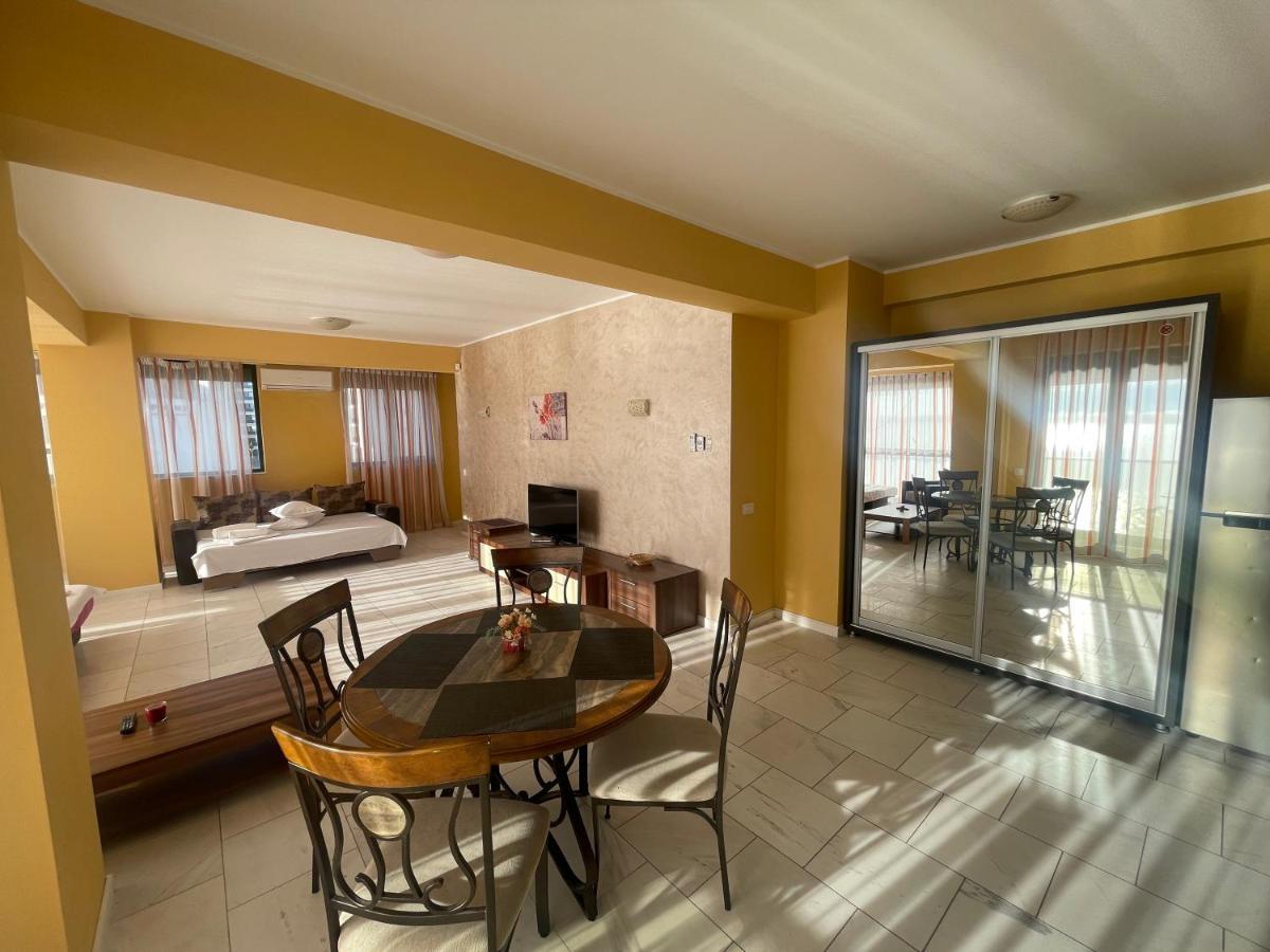 Sophia Lake View Suite Mamaia Esterno foto