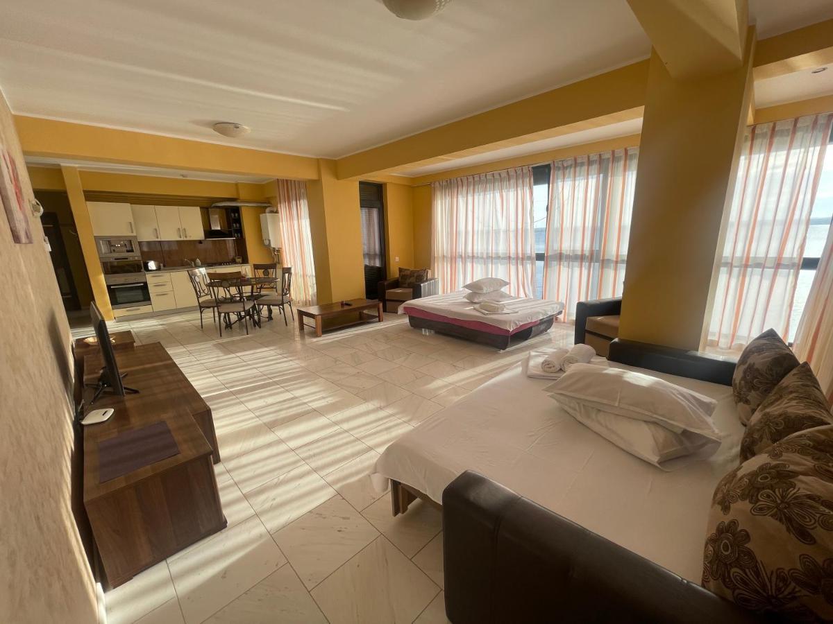 Sophia Lake View Suite Mamaia Esterno foto