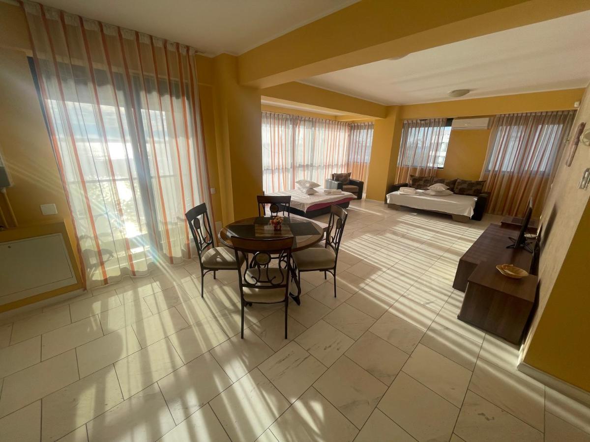 Sophia Lake View Suite Mamaia Esterno foto