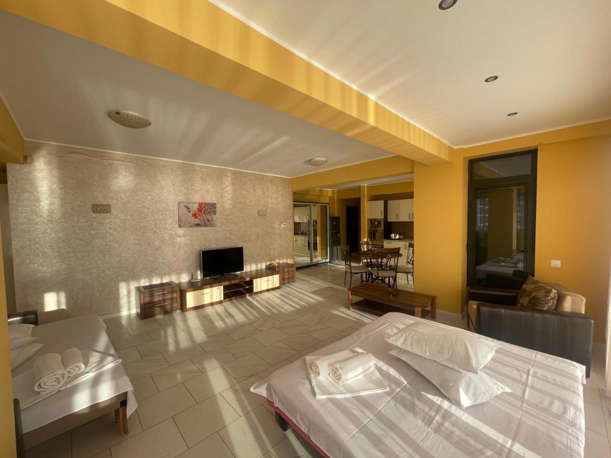 Sophia Lake View Suite Mamaia Esterno foto