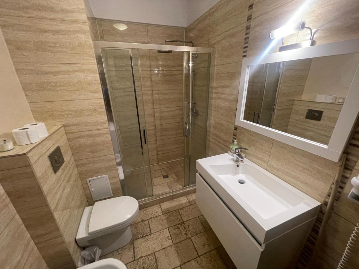 Sophia Lake View Suite Mamaia Esterno foto