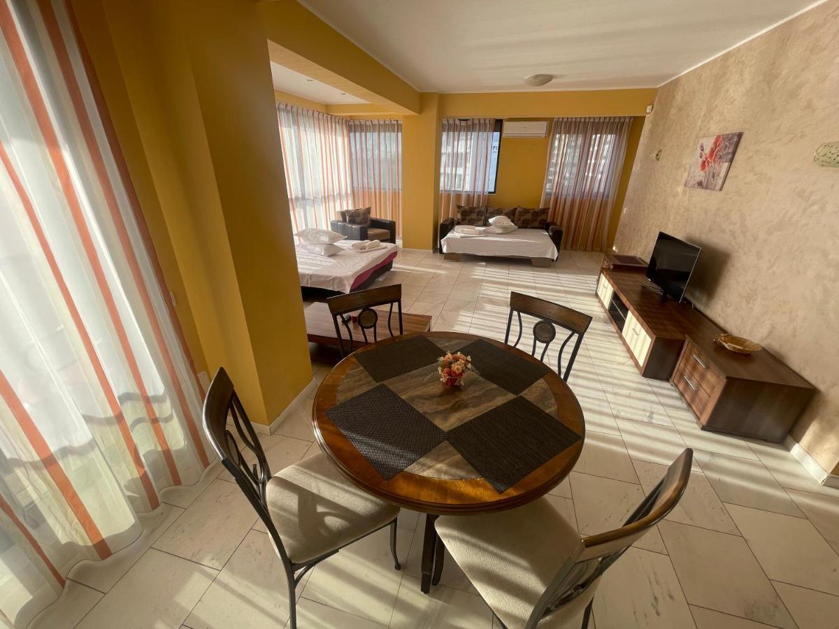 Sophia Lake View Suite Mamaia Esterno foto