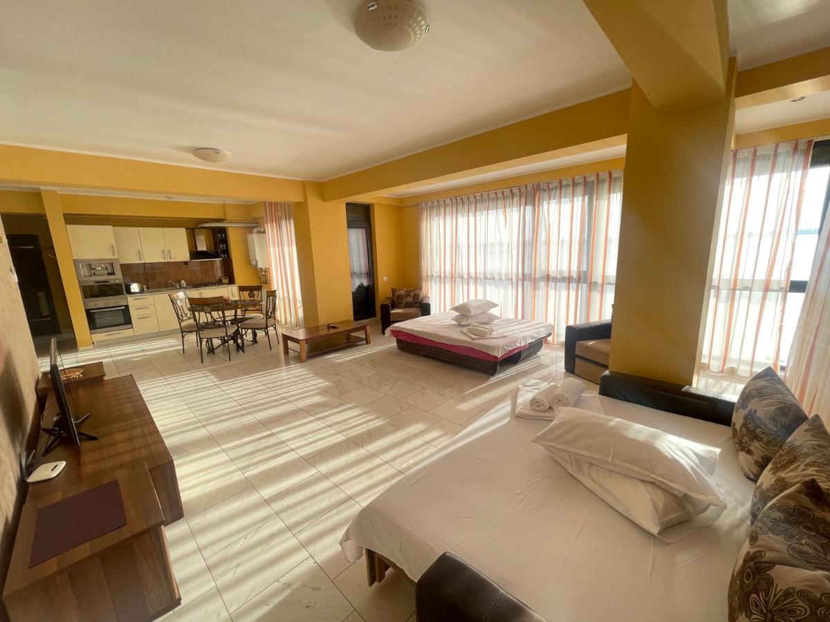 Sophia Lake View Suite Mamaia Esterno foto