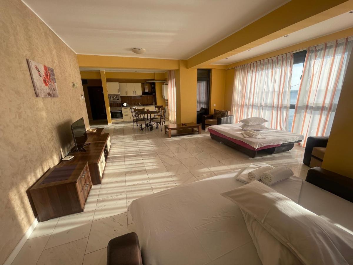 Sophia Lake View Suite Mamaia Esterno foto
