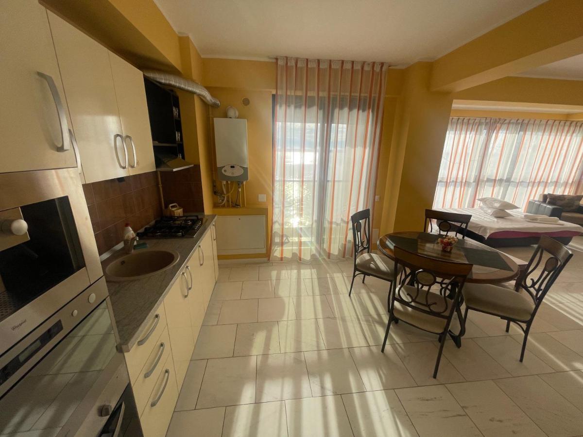 Sophia Lake View Suite Mamaia Esterno foto