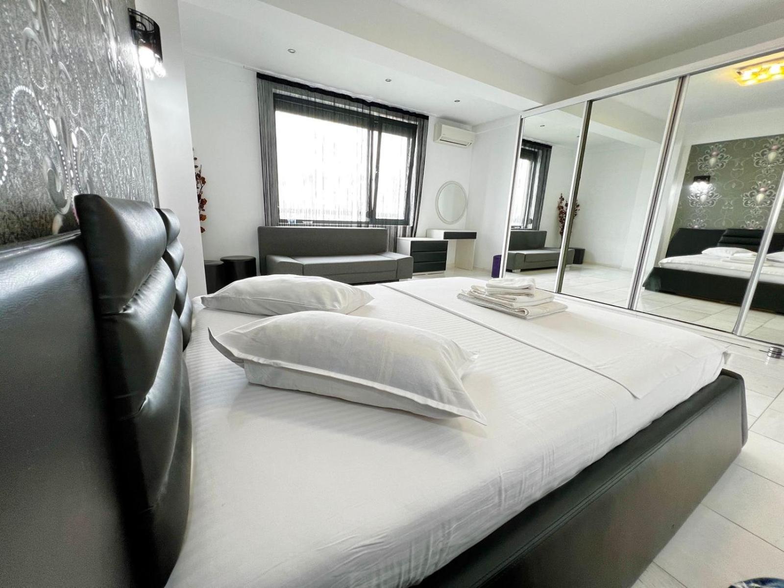 Sophia Lake View Suite Mamaia Esterno foto