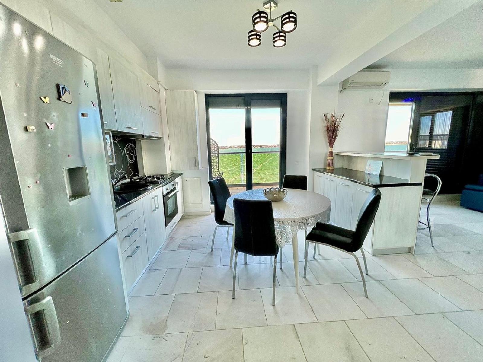 Sophia Lake View Suite Mamaia Esterno foto